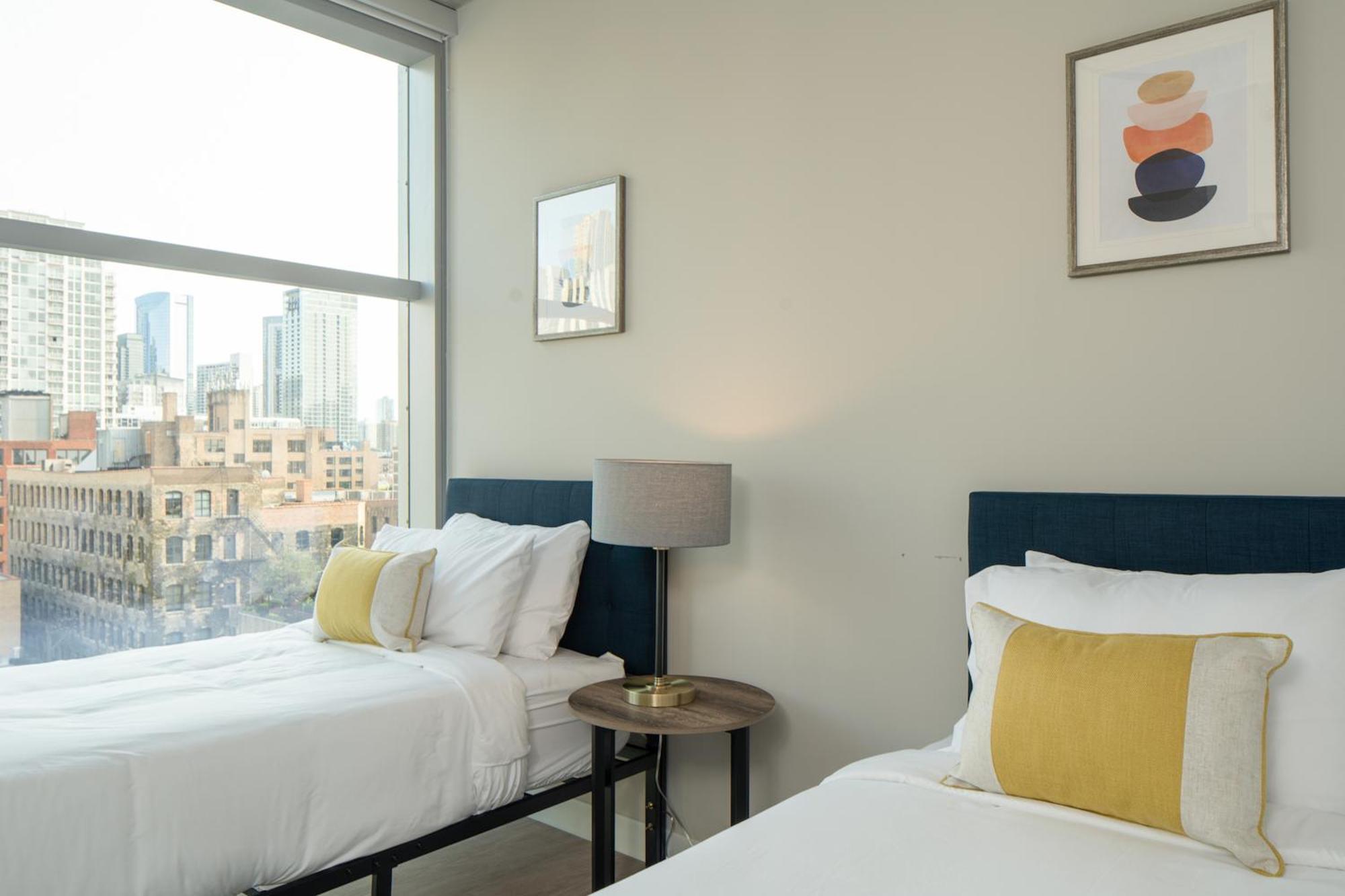 Kasa River North Chicago Room photo