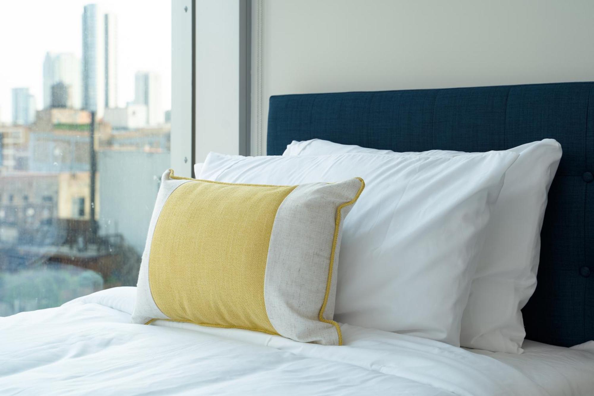 Kasa River North Chicago Room photo