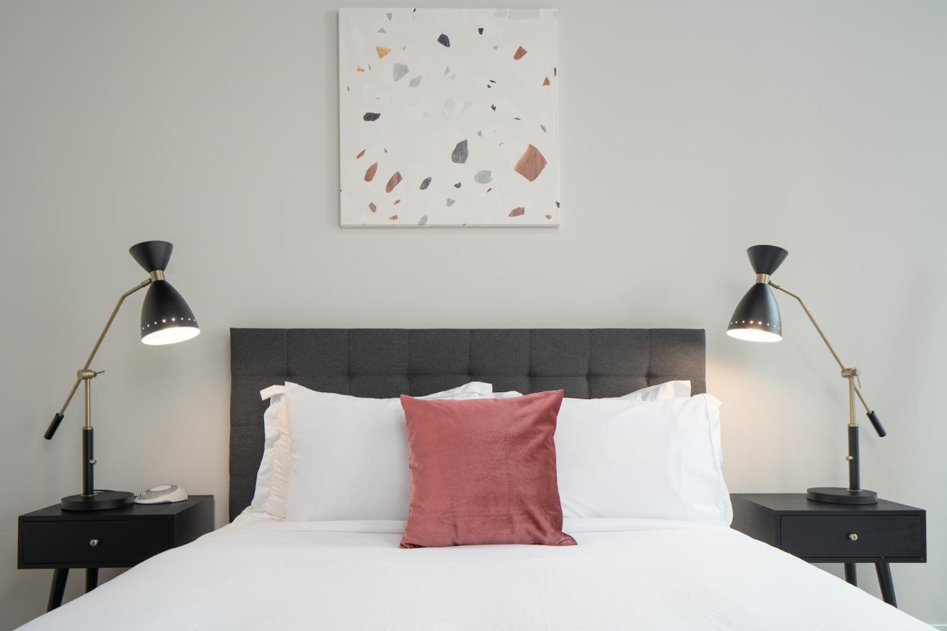 Kasa River North Chicago Room photo